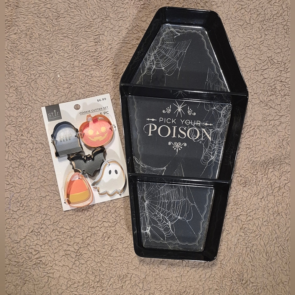 Black Coffin-Shaped Tray with Halloween Cookie Cutters NWT - Picture 3 of 10